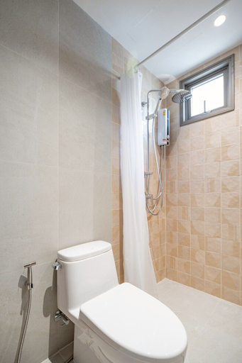 Bathroom 4, Charoen One, Phra Nakhon