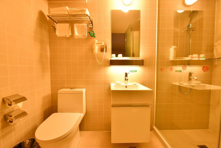 Bathroom 3, Jinjiang Inn Select Haikou Qilou Old Street Binhai Avenue, Haikou