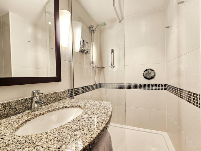 Bathroom 5, Hampton by Hilton London Croydon, London
