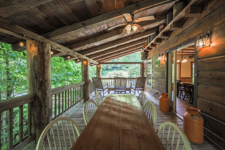 Room 3, 2 Cabins on Private Pond Sleeps 30 Sauna Hot Tub, Madison