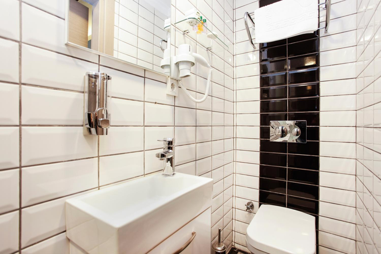 Bathroom 5, Taksim Doorway Suites, Beyoğlu