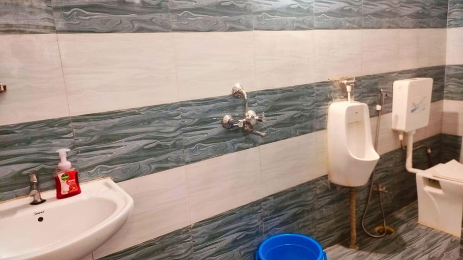 Bathroom 5, Hotel P P Palace, Purbi Singhbhum