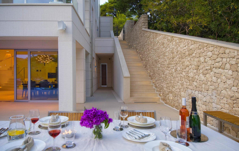Others 3, Stunning Brac Villa  5 Bedrooms  Villa Selca Brac  5 Metres to the Beach, Selca