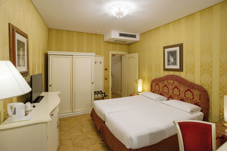 Bedroom 5, Casa Savoia & Casa Jolanda, Venezia