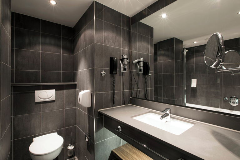 Bathroom 5, NYX Hotel Amsterdam Rembrandt Square, Amsterdam