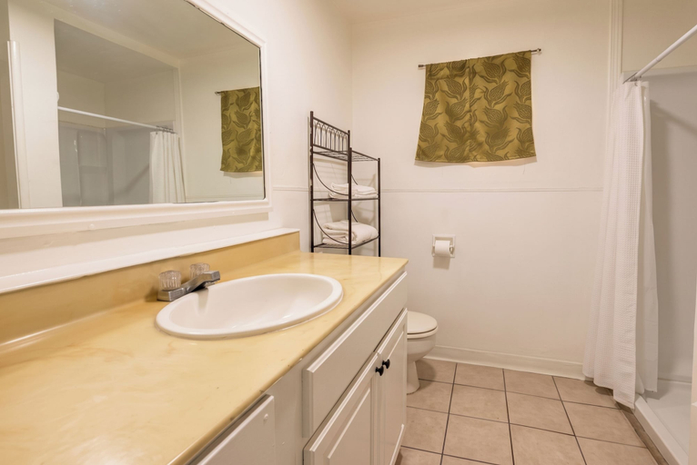 Bathroom 5, Oak Motel Modesto CA, Stanislaus