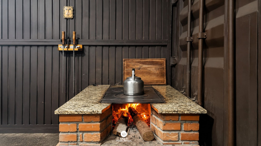 Fireplace, Sítio Conteiner do Mano - Águas Mornas, Águas Mornas
