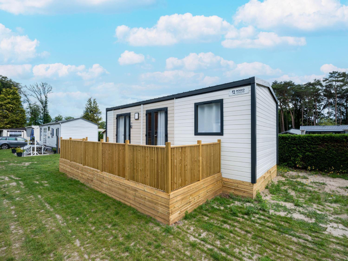 Exterior view 5, Nature-Rich Caravan Retreat for 6, Oost-Vlaanderen