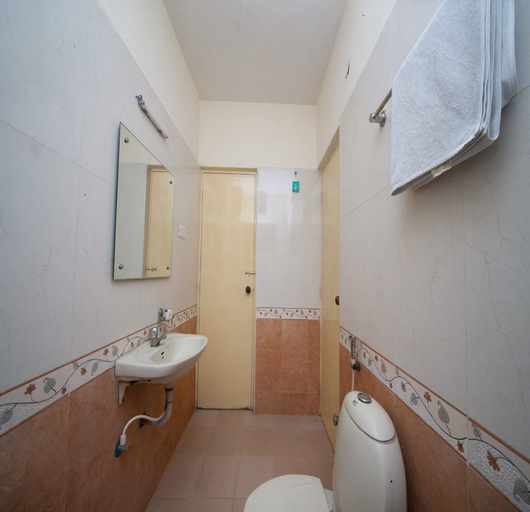Bathroom 5, Stayz Inn, Kancheepuram