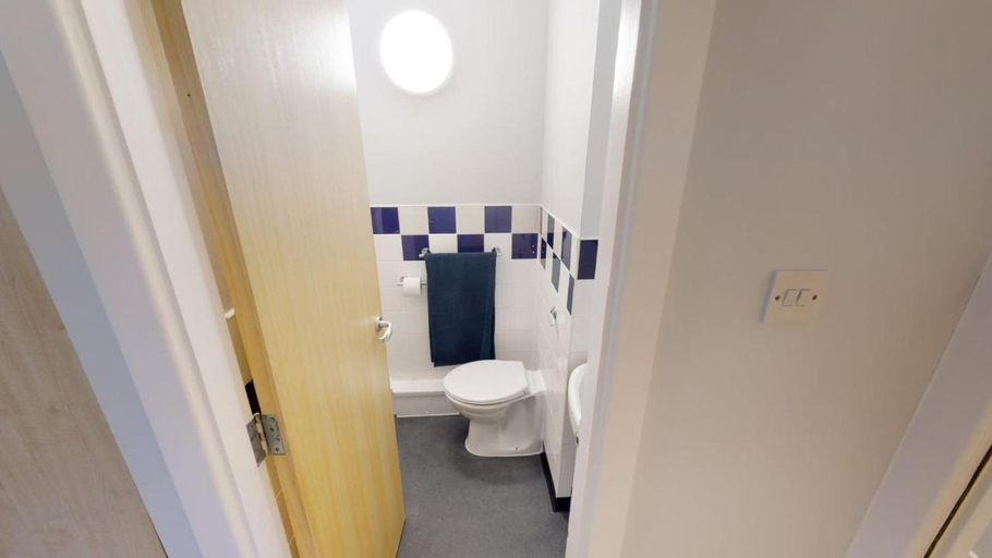 Bathroom 3, Great Newton House, Sefton