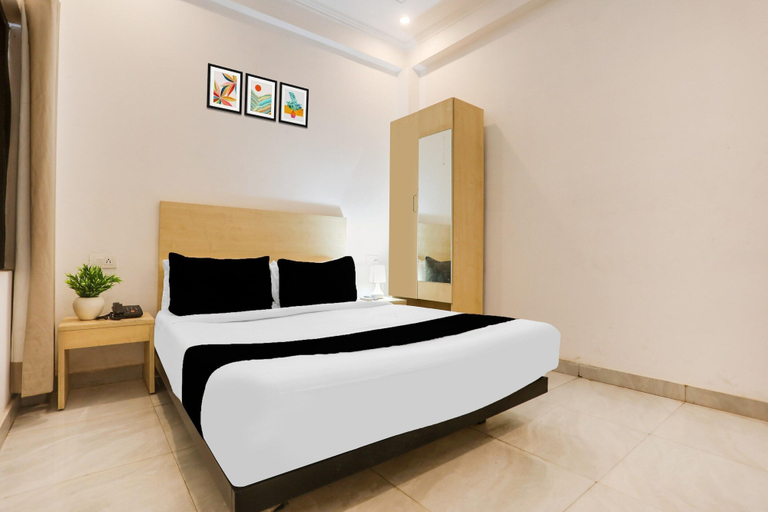 Room 2, Deluxe Gol Park Atala, Kaushambi