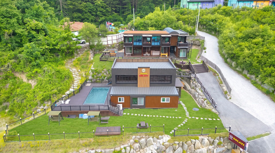 Exterior & Views