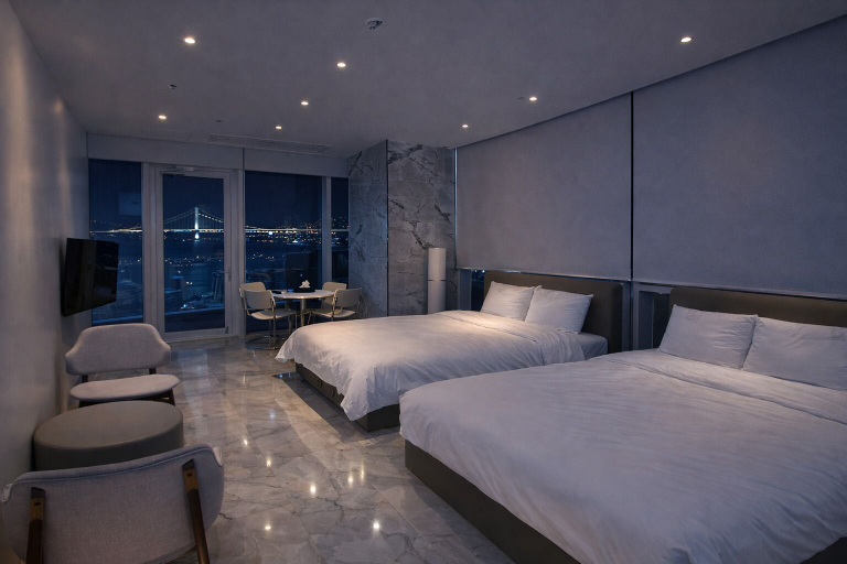 Room 2, VODASTAY THE PENT, Suyeong