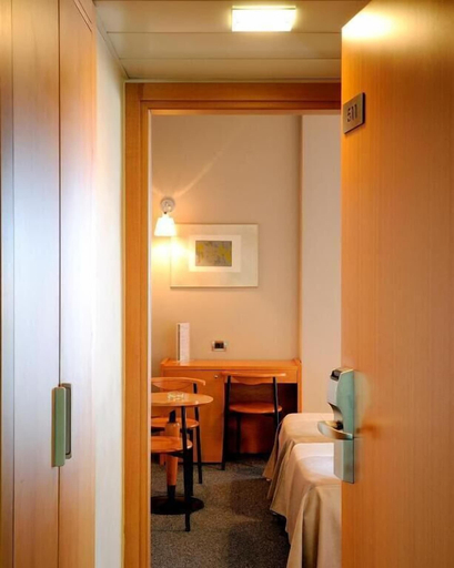 Bedroom 3, Maniatis Hotel, Peloponnese