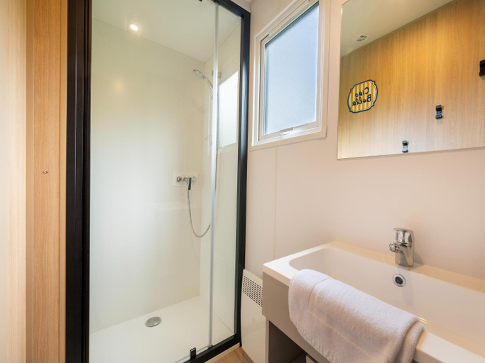 Bathroom 3, Cozy Caravan Escape for 6, Oost-Vlaanderen