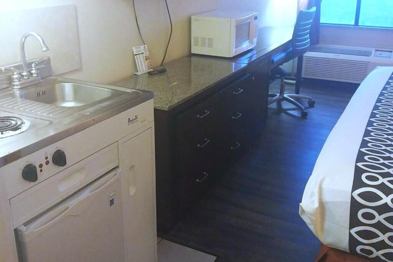 Room 5, Fairway Inn Baytown- La Porte. Tx., Houston
