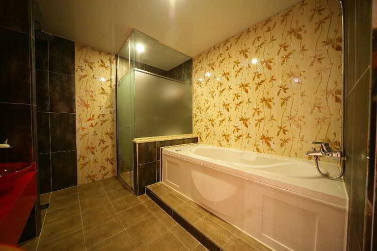 Bathroom 3, Shinchon La Nuit Hotel, Mapo