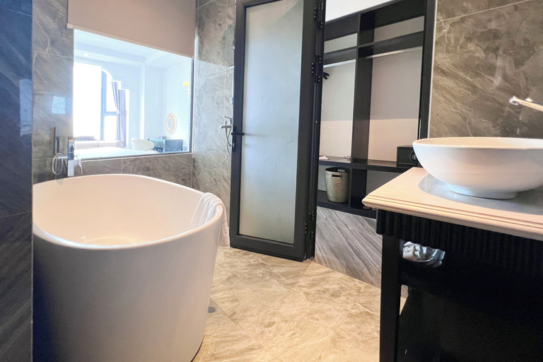 Bathroom 2, Sandals Everyday Hotel, Tuy Hoa