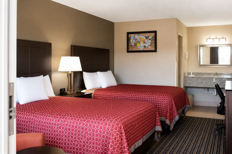 Bedroom 4, Brentwood Inn & Suites, Lynchburg