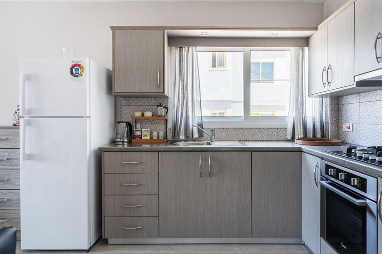 Private kitchen 2, Modern 2BR Apt in Oroklini Larnaca, Larnaca