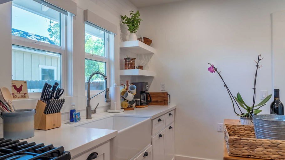 Interior 5, Bella Villa - Vine Cottages by Avantstay Hot Tub + Firepit + Bocce Downtown Paso Robles, San Luis Obispo