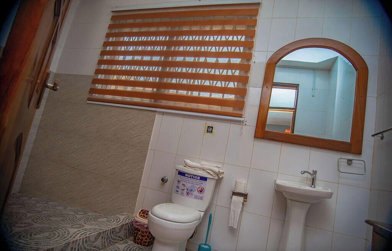 Bathroom, LE MIA KD LODGE, Shama Ahanta East