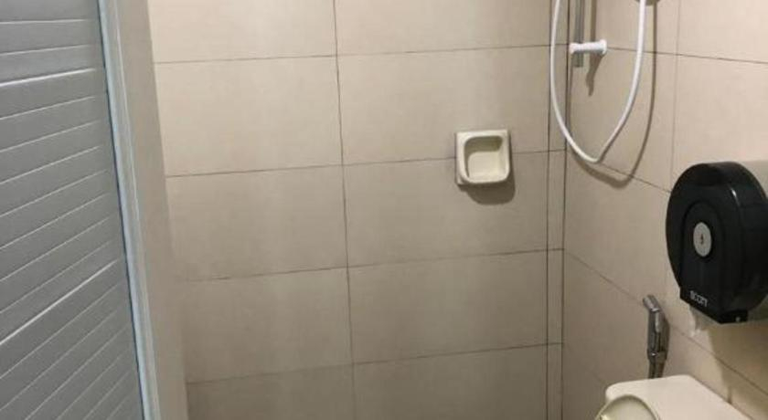 Bathroom 3, Hotel Perdana, Lawas