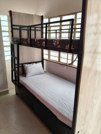 Room 5, ZenNest Hostels, Pune