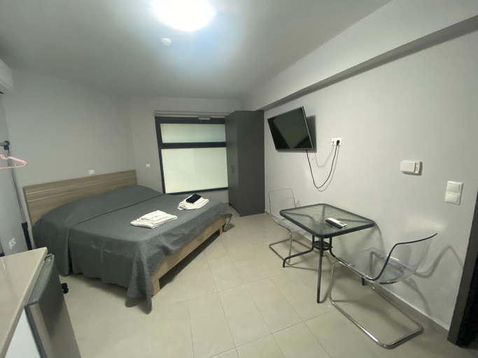 Bedroom 3, Feels Like Home, Attica