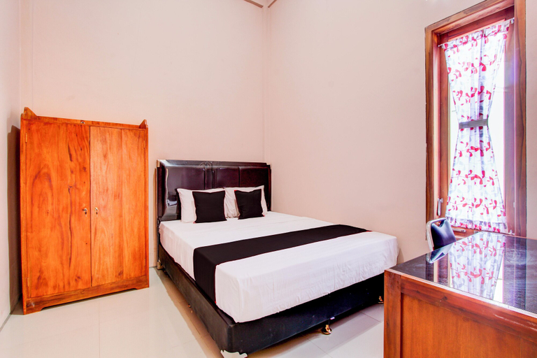 Room 2, Hotel O Archor Guesthouse, Banyumas