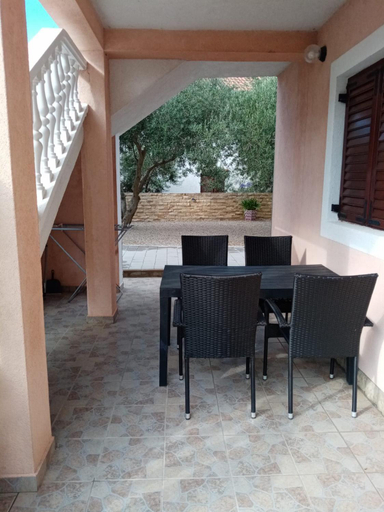 Others 4, Apartman Antonija, Biograd na Moru