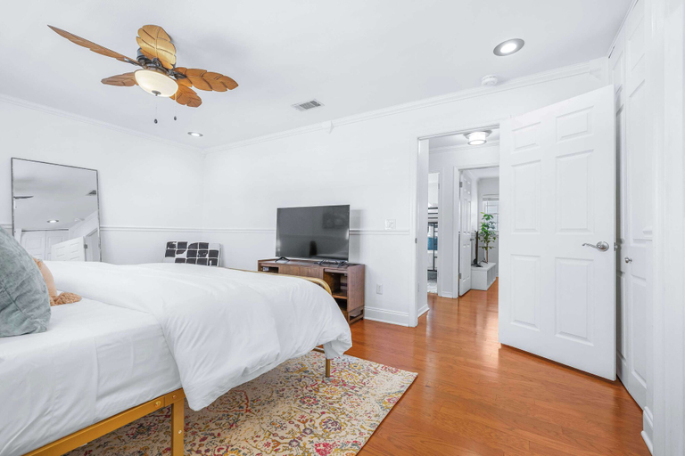 Room 3, The Salty Siren's Cove 3bdr, Hillsborough