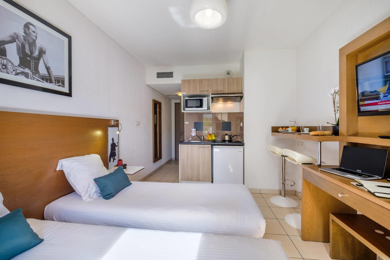 Bedroom 3, Comfort Aparthotel Antibes Le Maestria, Alpes-Maritimes