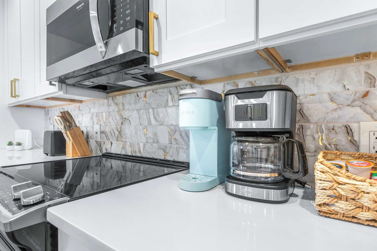 Private kitchen 4, The Salty Siren's Cove 3bdr, Hillsborough