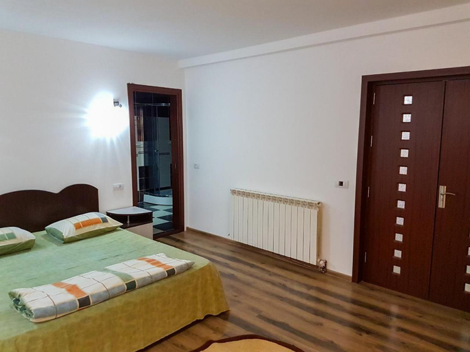 2, Casa DeLux, Livadia