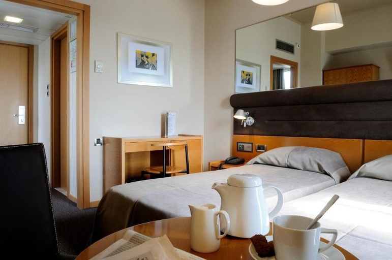 Bedroom 4, Maniatis Hotel, Peloponnese