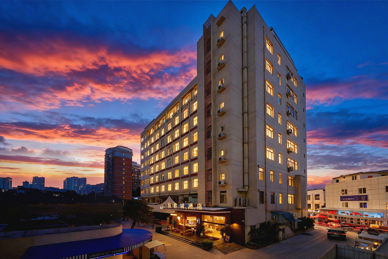 Exterior & Views