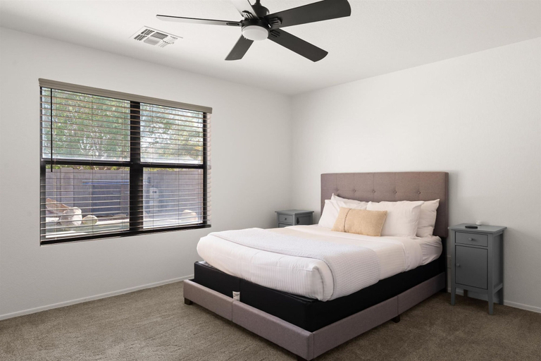 Room 2, Mesa Oasis Private Pool Fire Pit Sleeps 6, Maricopa