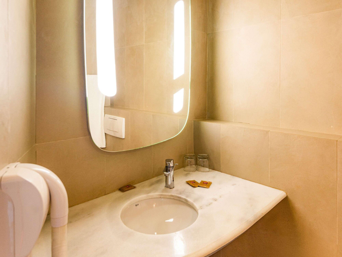 Bathroom 5, ibis Casablanca City Center, Casablanca