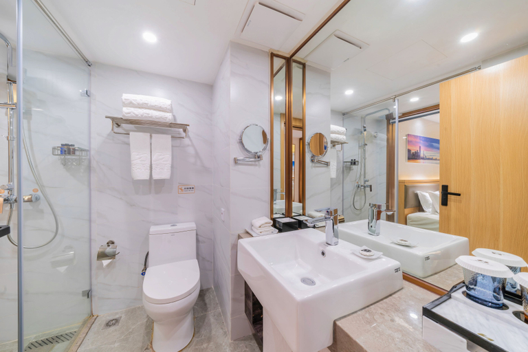 Bathroom 4, Guangzhou New Tianhe Hotel, Guangzhou