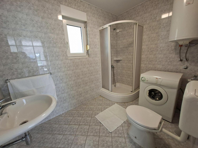 Shower 5, Sea View Apartments, Selca