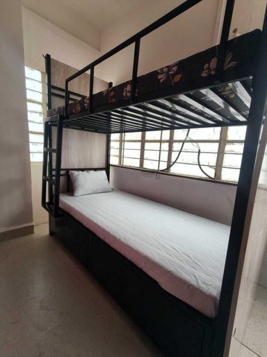 Room 3, ZenNest Hostels, Pune