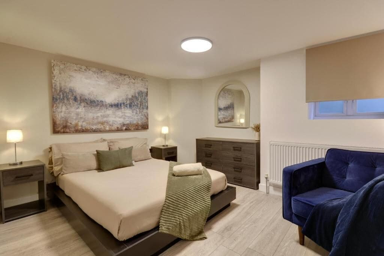 Room 2, Southsea Luxury Apartment with Hot tub, Portsmouth