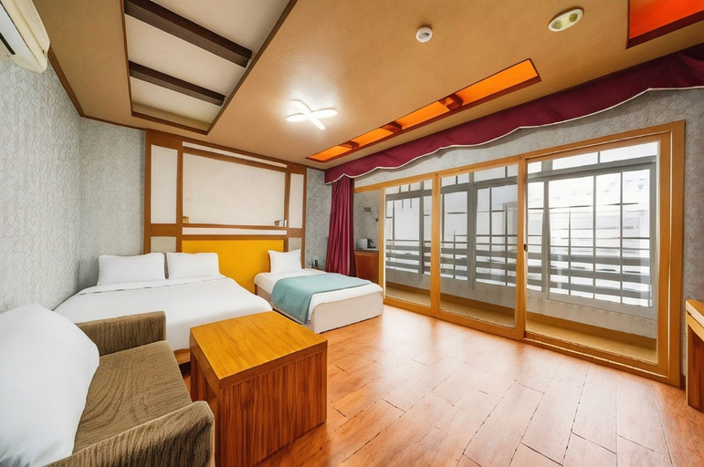 Bedroom 2, Taean (Mallipo) Sea Side Castle, Taean