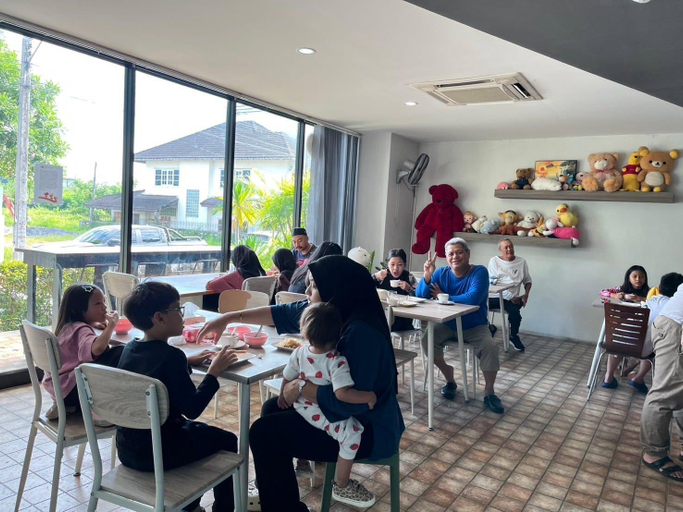 Food & Drinks 5, Luxsna Residence, Hat Yai