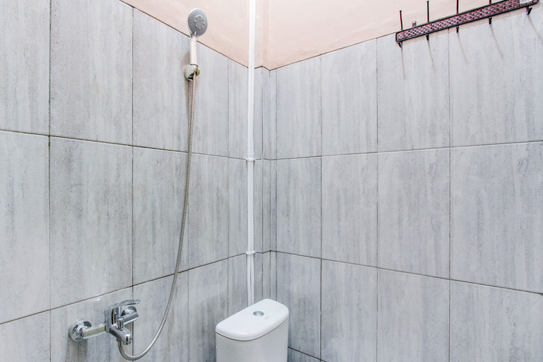 Bathroom 4, Hotel O Archor Guesthouse, Banyumas