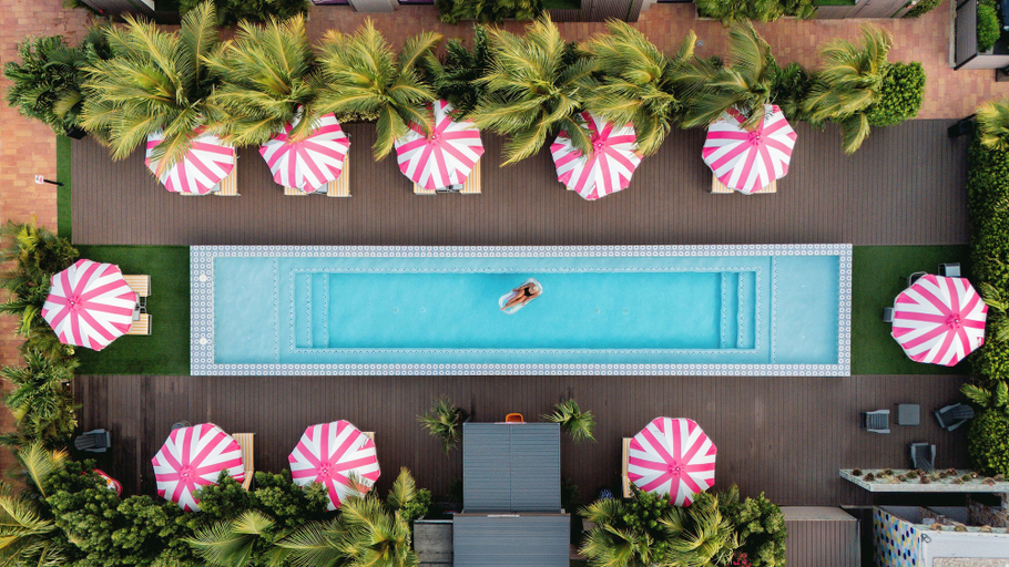 Sport & Beauty 1, Privada Stays - Private Pools & Colorful-Chic Boutique Hotel