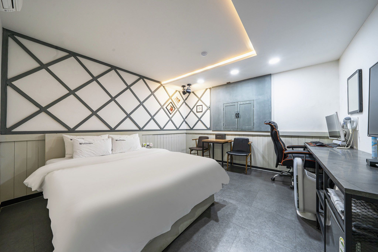Bedroom 2, Gongju Renaissance Hotel, Gongju