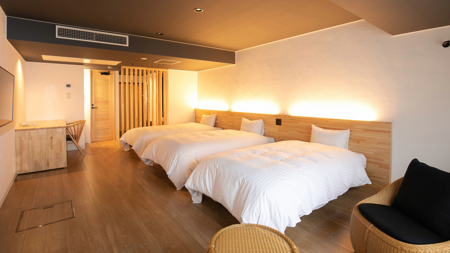 Bedroom 2, Kochi Sunrise Hotel, Kōchi