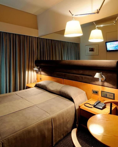Bedroom 3, Maniatis Hotel, Peloponnese